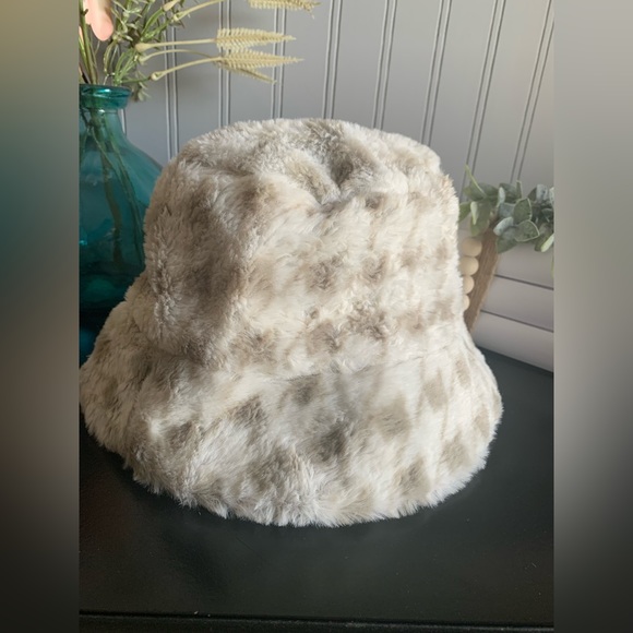 Laundry by Shelli Seg bucket hat - Picture 1 of 4